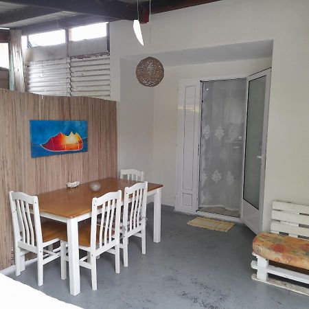 Holiday Surf Lodge Tamarin Esterno foto