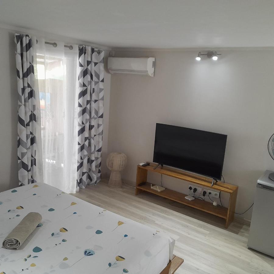 Holiday Surf Lodge Tamarin Esterno foto