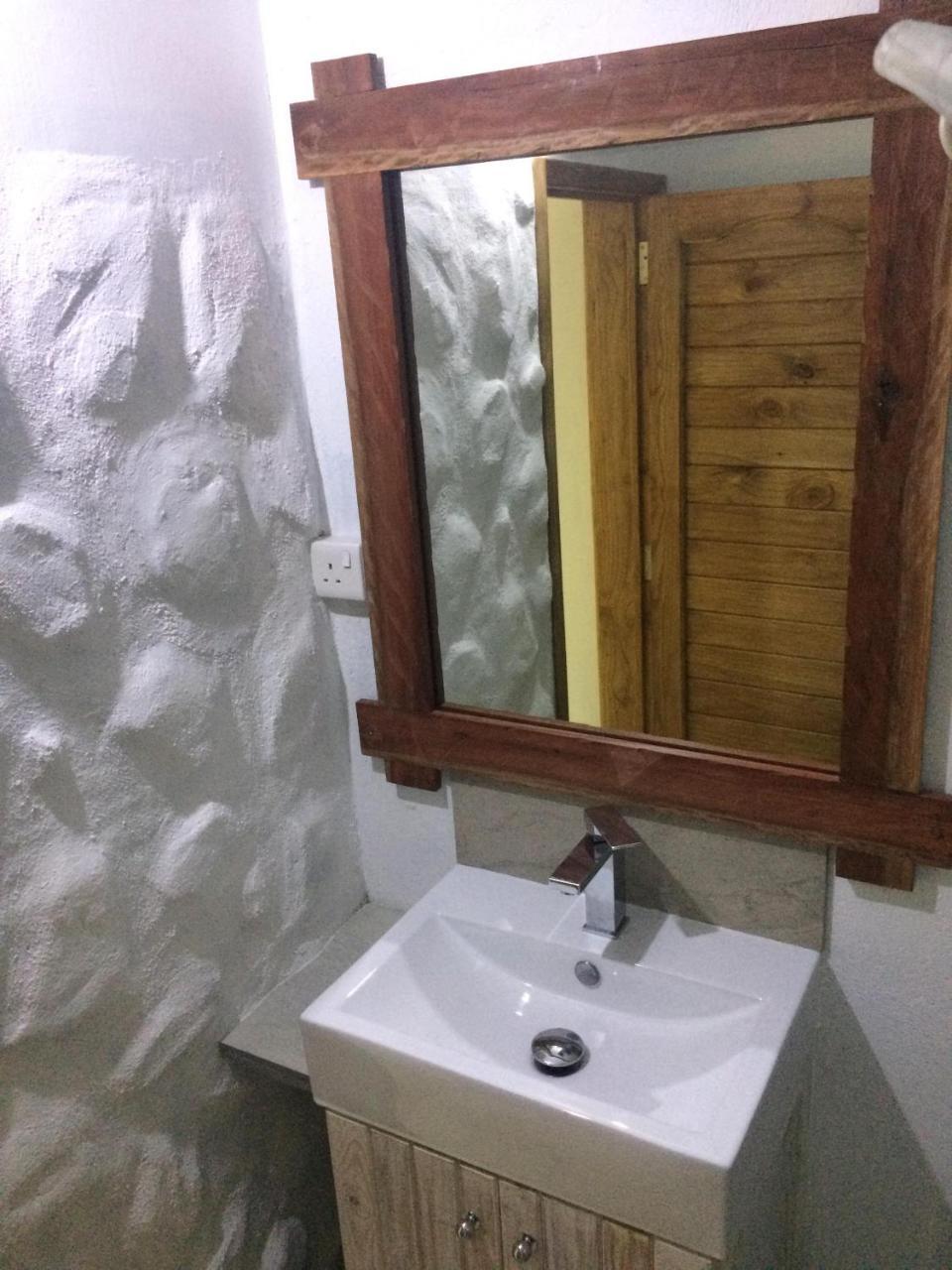 Holiday Surf Lodge Tamarin Esterno foto